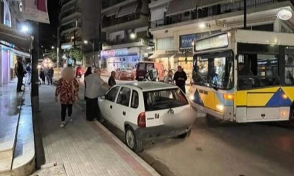 Έπαιξαν μπουνιές σε κεντρικό δρόμο του Βύρωνα για ΙΧ που εμπόδιζε λεωφορείο! (βίντεο)